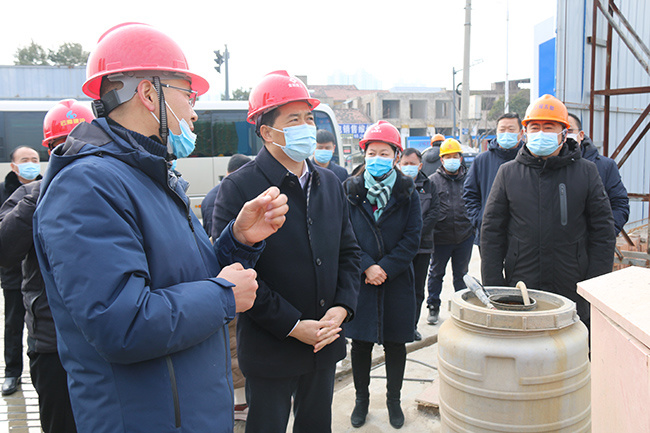 市长王启荣调研西苑新村项目建设情况(图1)