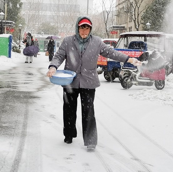 “雪”过无痕的背后丨兰庭物业服务向暖 地库清雪齐行动(图5)